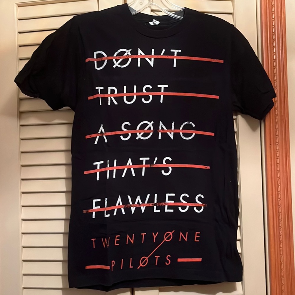 Discontinued size XS twenty one pilots band Tee